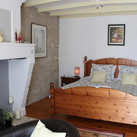 Les Hirondelles Bed & Breakfast *