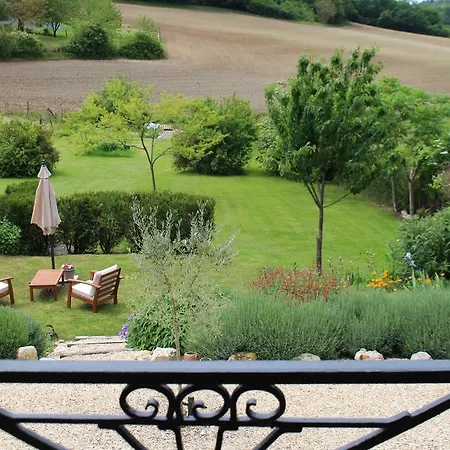 Les Hirondelles Bed & Breakfast